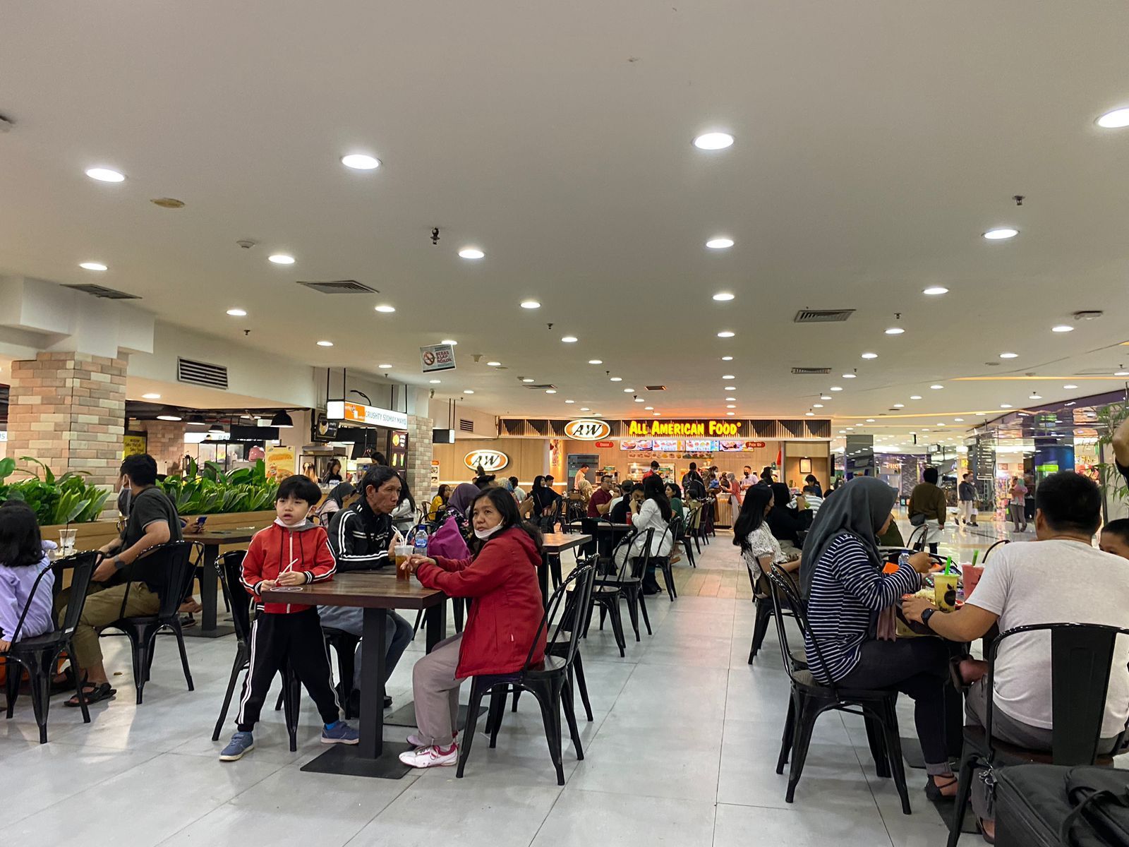 Suasana food court Bandung Indah Plaza 