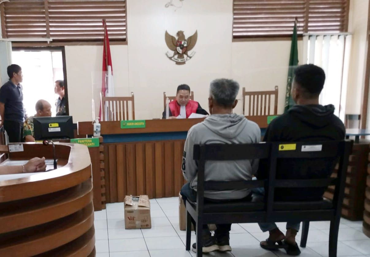 Satuan Polisi Pamong Praja (Satpol PP) Kota Bandung kembali menggelar operasi yustisi dan berhasil mengamankan penjual minuman beralkohol (minol) di Jalan Moch. Toha, Kota Bandung, Jumat 31 Maret 2023.