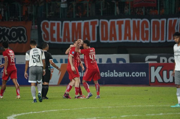 Persija Jakarta Tundukkan Persib 2-0