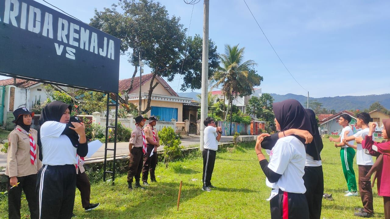 Calon peserta Raimuna Nasional kontingen Kwarcab Banjarnegara mengikuti seleksi samapta di lapangan kroda remaja sokanandi