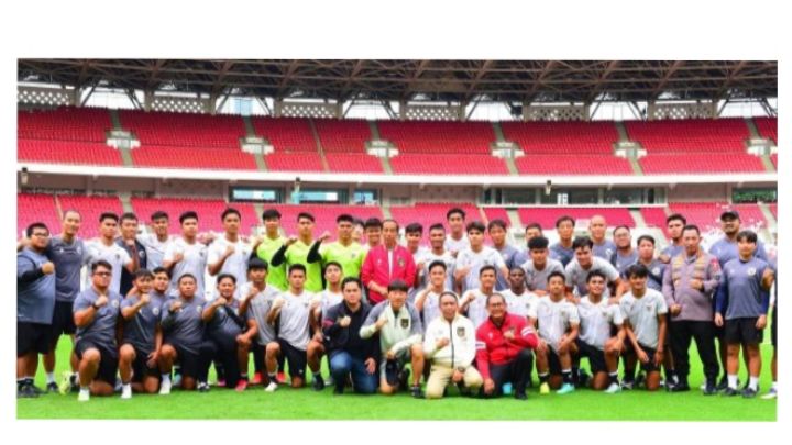 Presiden Jokowi memberikan semangat kepada para pemain Timnas U-20 pasca FIFA membatalkan Indonesia sebagai tuan rumah Piala Dunia 2023.