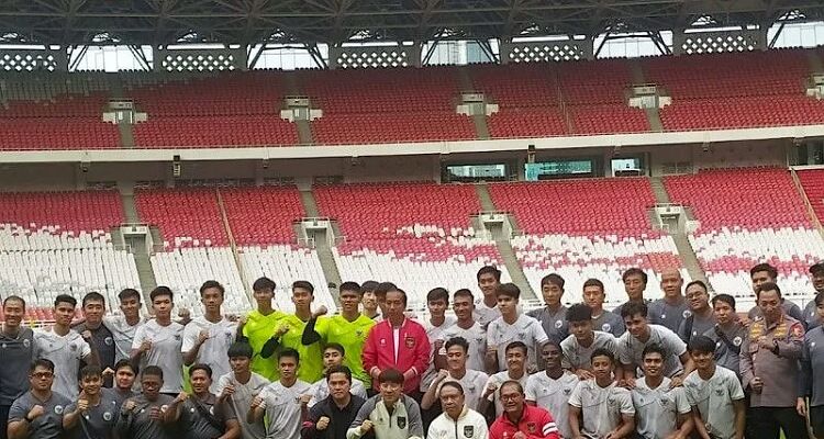 Presiden RI Joko Widodo menemui para pemain Timnas Indonesia U 20 di Stadion Gelora Bung Karno (GBK), Jakarta, Sabtu 1 April 2023. ANTARA/Indra Arief Pribadi.