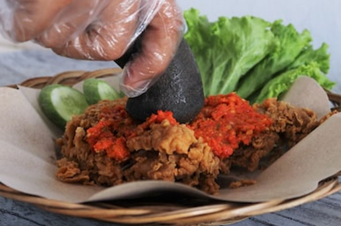 Ilustrasi - 8 Rekomendasi Resto Lalapan Ayam di Kota Malang untuk Buka Bersama saat Ramadhan 2023, Banyak Cabangnya