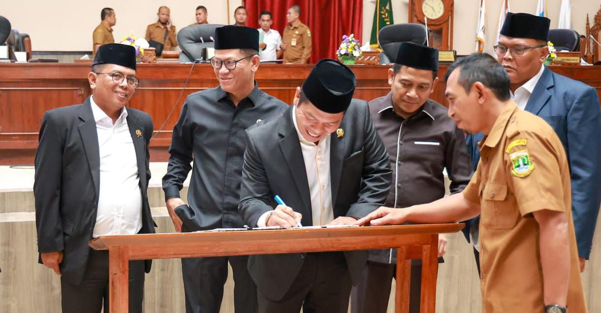 Pimpinan DPRD Banten. Para pimpinan dewan mengadakan pertemuan dengan para ketua fraksi membahas nama Calon Pj Gubernur Banten.