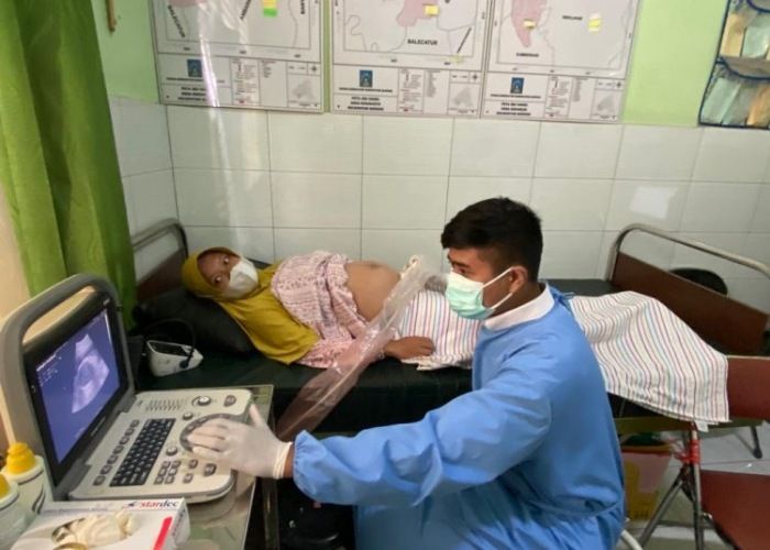 Ilustrasi pemeriksaan ibu hamil dengan USG.  Kemenkes akan mengirimkan 10 ribu alat USG ke Puskesmas Seluruh Indonesia. /foto kemenkes.go.id/