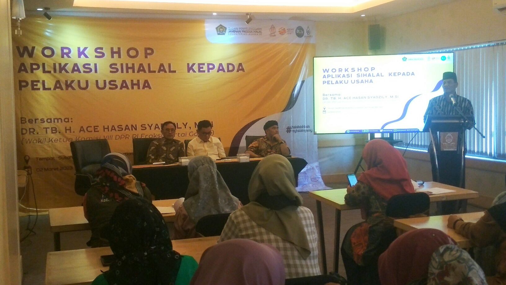 BPJPH dan Komisi VIII DPR menggelar workshop aplikasi sihalal di Hotel Sultan Raja, Minggu 2 April 2023