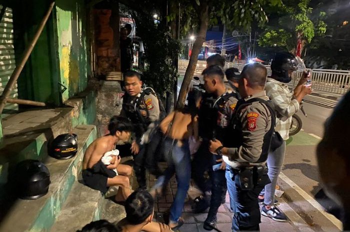 Tim patroli presisi Polres Metro Jakarta Selatan menangkap empat remaja