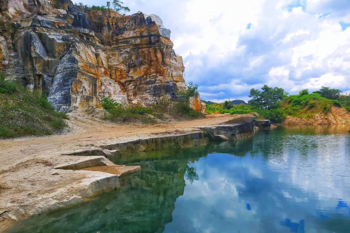 Telaga Biru Semin, Tujuan Wisata Alam untuk Libur Lebaran dengan Kolam Warna Warni Mirip Raja Ampat, Papua
