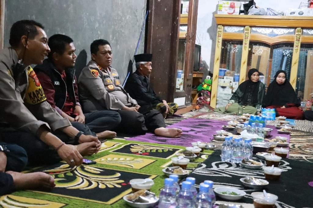 Kapolres Bogor kunjungi keluarga korban bencana tanah longsor di Caringin