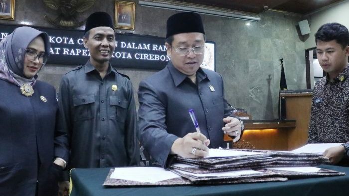 DPRD Kota Cirebon menggelar rapat paripurna untuk membahas usulan 4 Raperda.