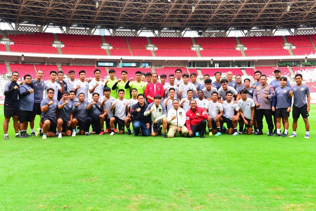 Presiden Jokowi bertemu pemain Timnas Indonesia U-20 dan pelatih Shin Tae-yong (STY)