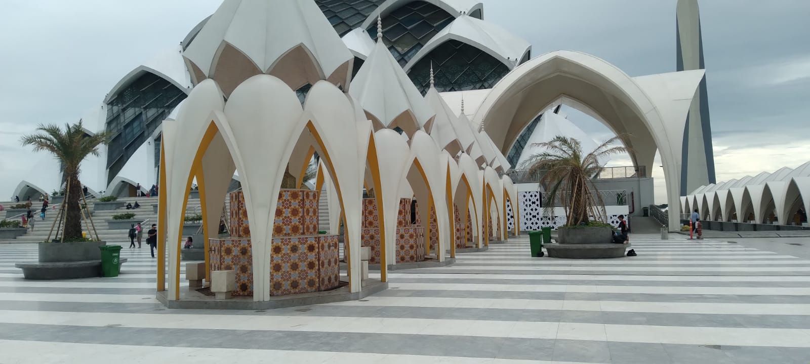 Bangunan unik ini adalah tempat Wudhu di Halaman Masjid Al Jabbar Gedebage Bandung