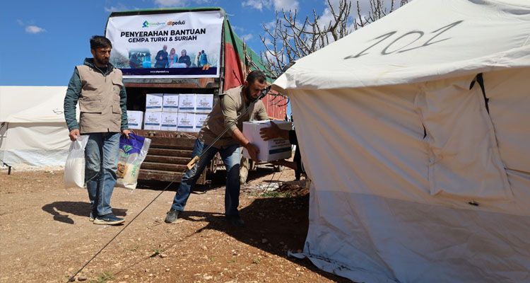 Penyerahan bantuan untuk penyintas gempa Turki dan Suriah oleh DT Peduli