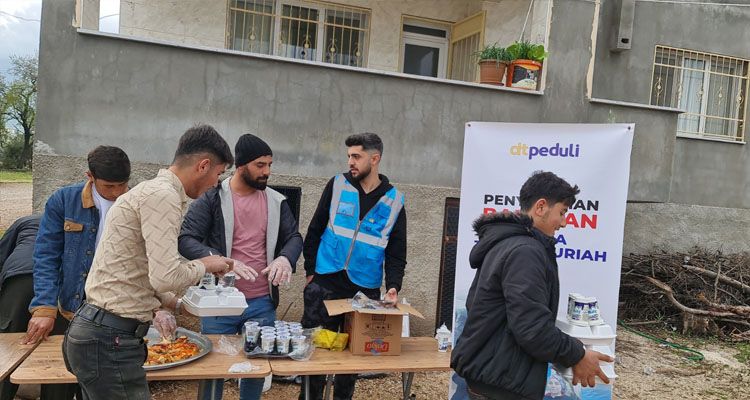 Penyerahan bantuan untuk penyintas gempa Turki dan Suriah oleh DT Peduli