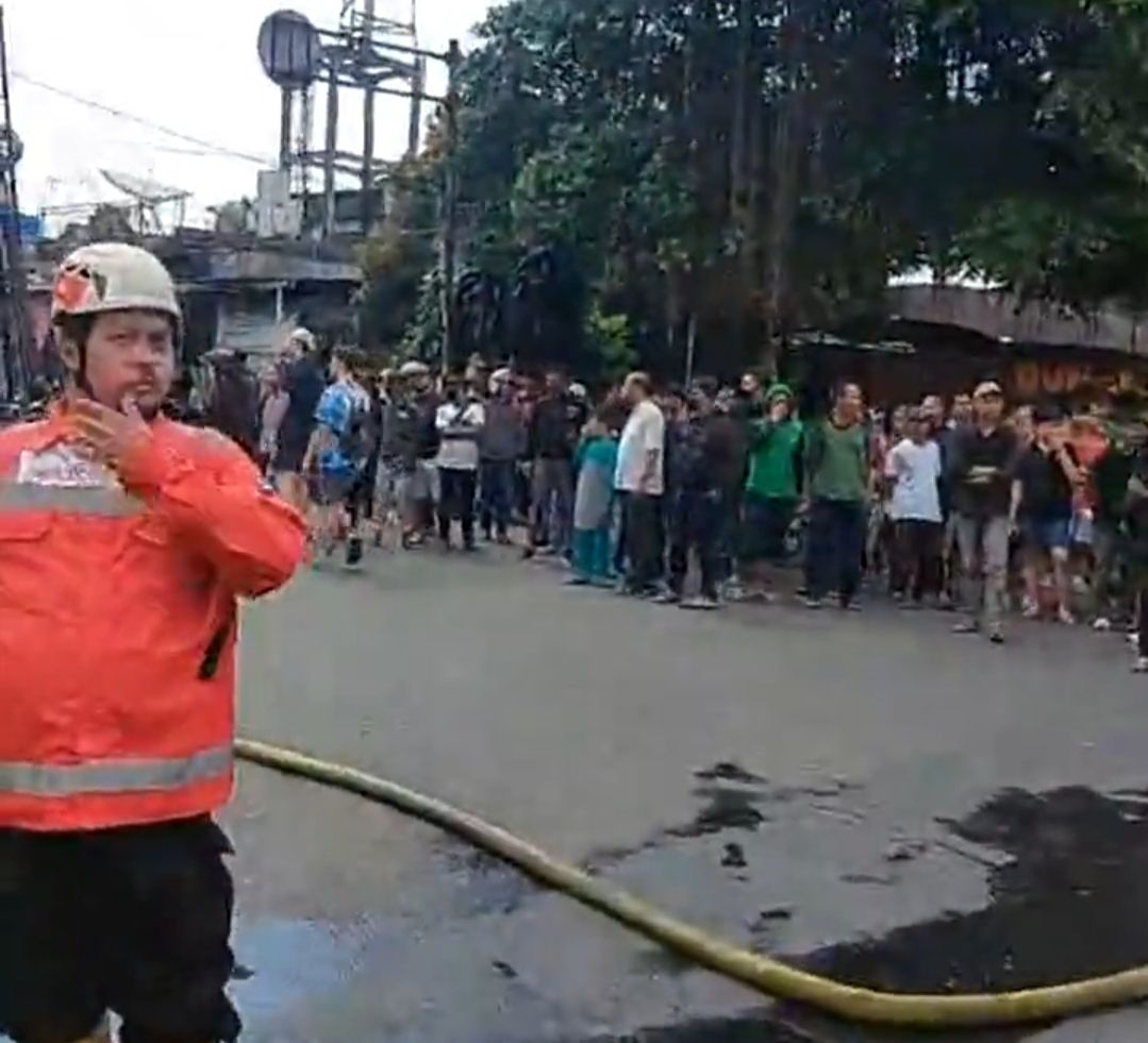 Kumpulan foto kebakaran RS Salak hasil jepretan netizen