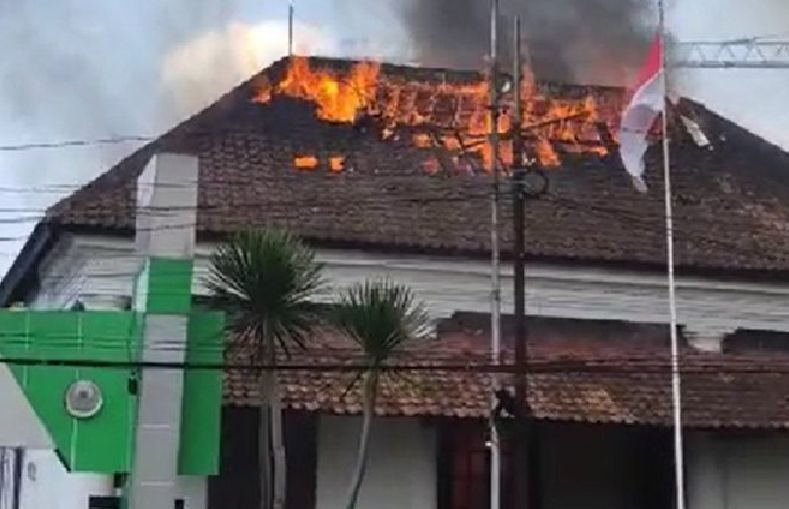 Kumpulan foto Kebakaran Rumah Sakit Salak hasil jepretan netizen