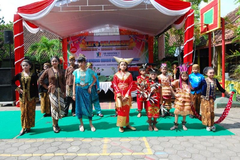 Tarian tradisional dari berbagai daerah di Indonesia menyemarakkan kegiatan Market Day 2023 di SD Kristen Purwodadi
