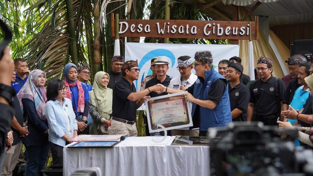 Menparekraf di Desa Wisata Cibeusi Kabupaten Subang Jawa Barat