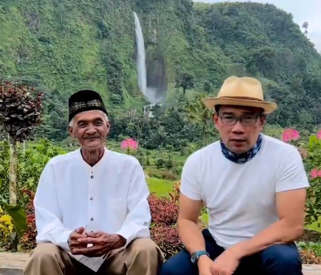 Gubernur Ridwan Kamil berkunjung ke rumah dengan pemandangan Curug Citambur yang instagramable