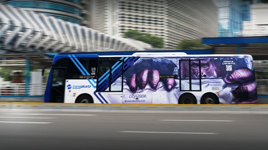 City Vision dan TransJakarta menjangkau konsumen yang lebih luas lagi dengan media iklan di bus TransJakarta. Foto: City Vision