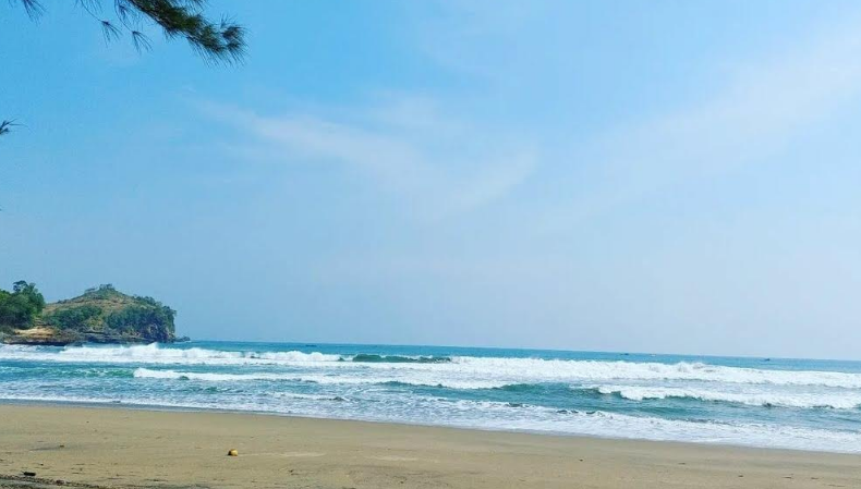 Pantai Serang, rekomendasi wisata pantai di Blitar untuk liburan keluarga