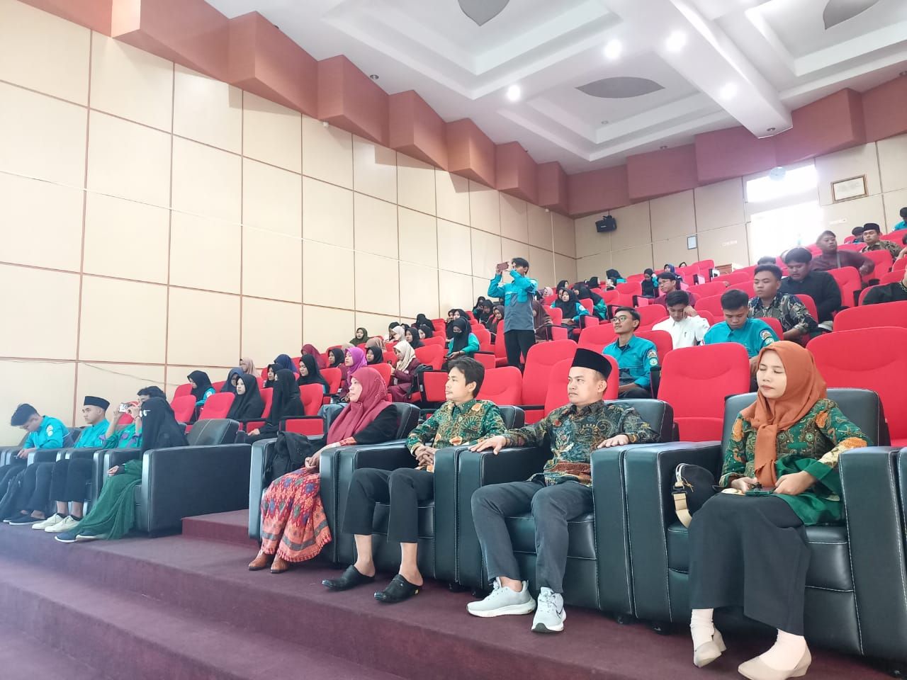  Fakultas Ushuluddin dan Adab (FUAD) menggelar seminar internasional yang dihadiri oleh pembicara Syaikh 'Aid Al Muhanna dari Palestina pada tanggal 13 April 2023/Fuad/