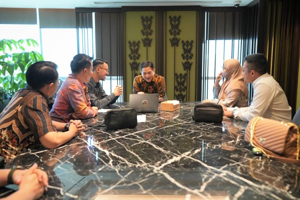 Panitia Jakarta Energy Forum 2023 beraudiensi hangat dan interaktif bersama Ketua Umum Kadin Indonesia, Arsjad Rasjid, Rabu, 12 April 2023. Foto: Jakarta Energy Forum