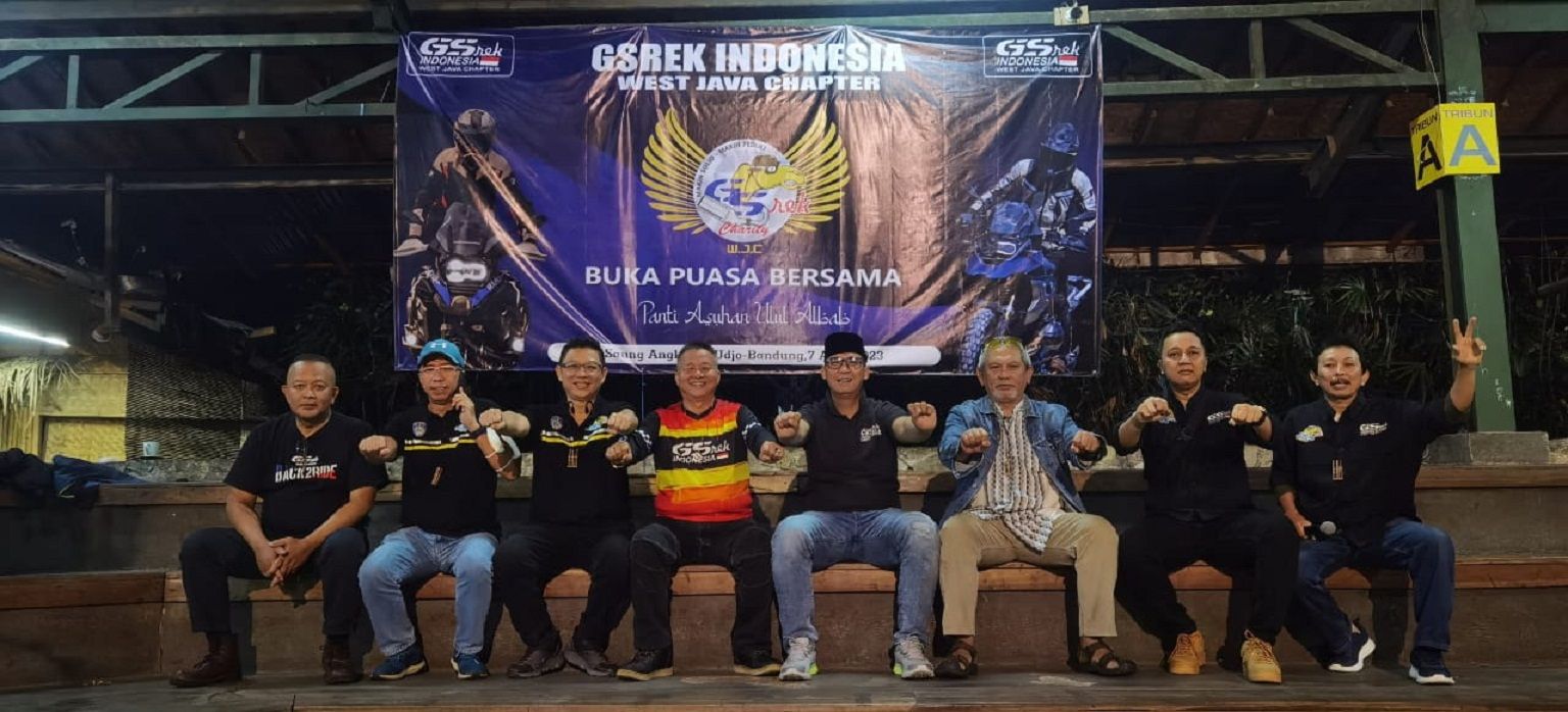 Anggota GSrek West Java Chapter bergaya bikers, terus berbenah di internal klub dan kembali berbagi berkah Ramadan bersama Panti Asuhan Ulul Albab, di Saung Angklung Udjo di kawasan Jalan Padasuka, Bandung.*