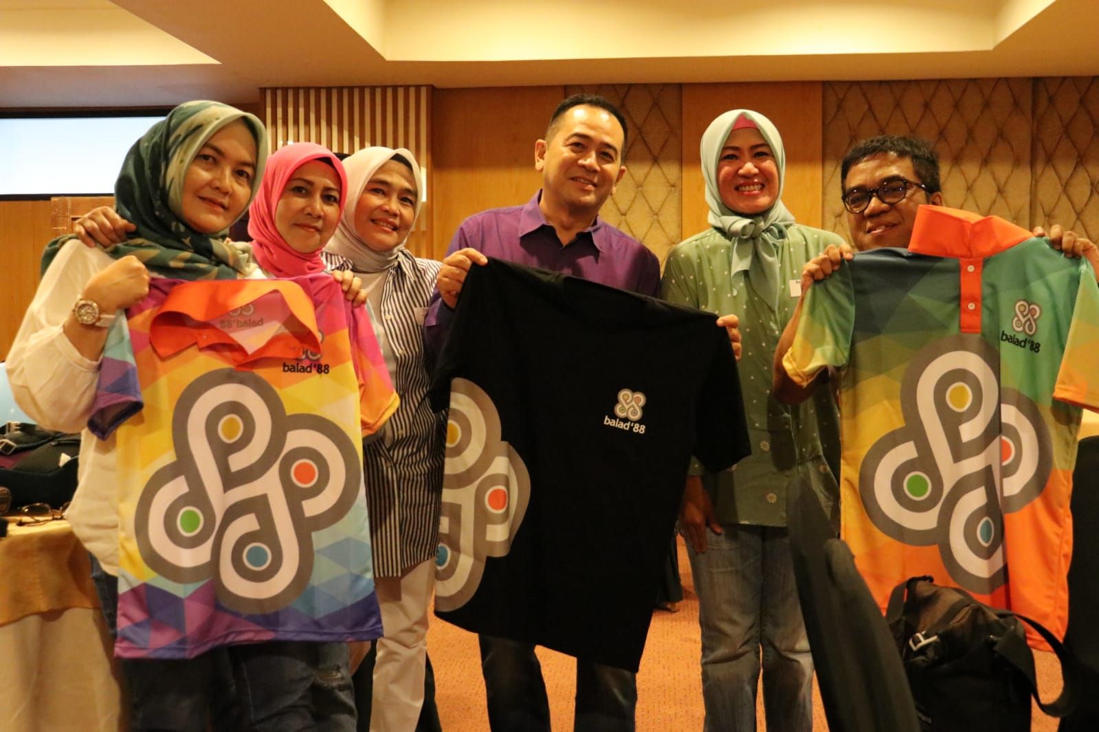 Alumni SMA Angkata 88 se-Bandung melakukan bukber dan launching logo Balad 88