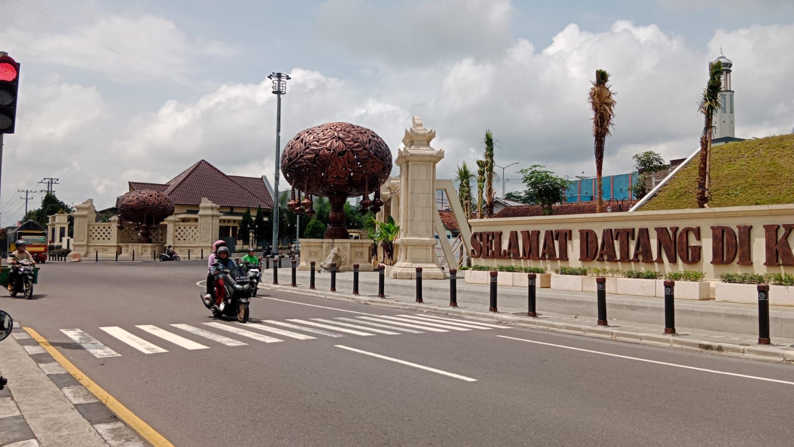 Gerbang masuk kawasan Candi Borobudur (Gerbang Kalpataru), di Blondo Magelang.