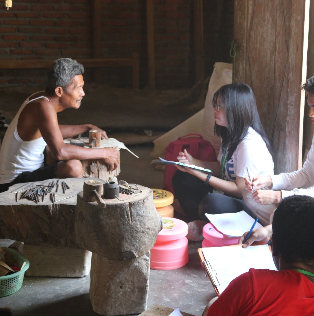 Desa Wisata Wukirsari, Bantul menawarkan edu-budaya di antaranya bisa mengenal lebih dekat dalam pembuatan wayang kulit menggunakan alat-alat tradisional, dan lain-lain.