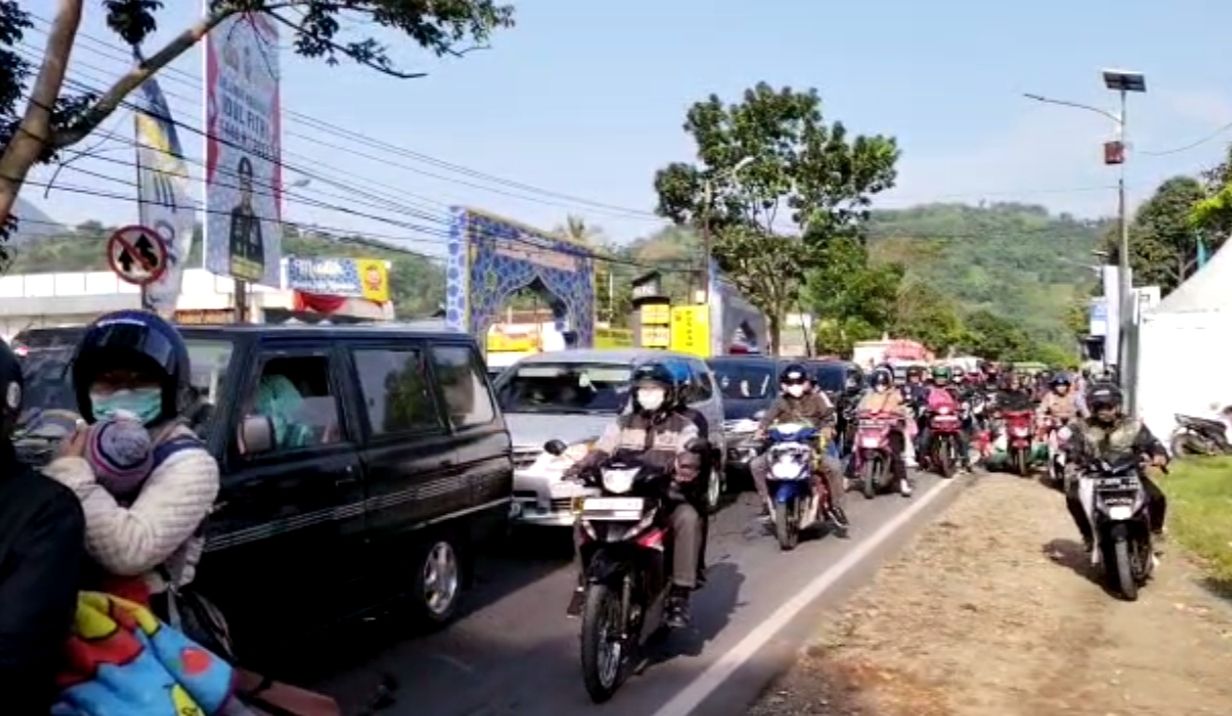 Kondisi jalan nasional di wilayah Kabupaten Garut yakni Jalan Raya Limbangan-Malangbong, Kamis 20 April 2023.*/kabar-priangan.com/Aep Hendy