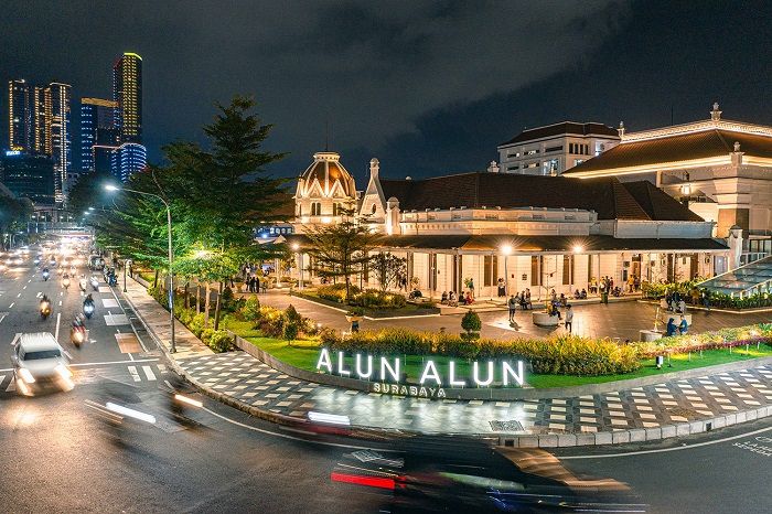 Balai Pemuda dan Alun-Alun Surabaya, 10 Tempat Wisata Sejarah di Kota Surabaya Terbaik untuk Liburan atau Rekreasi.