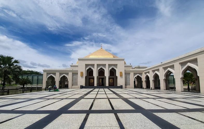 Masjid Agung Al-Falah, Tanah Bumbu tampak depan