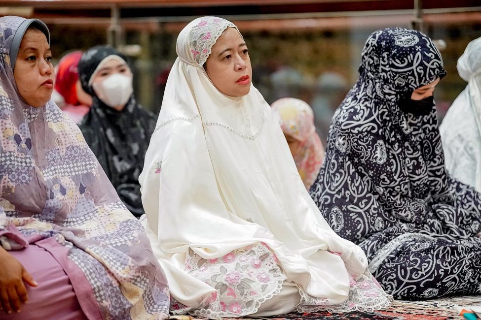 Puan Maharani melaksanakan Salat Idulfitri di Masjid At-Taufiq, Lenteng Agung, Jakarta Selatan, Sabtu, 22 April 2023. Foto: Istimewa