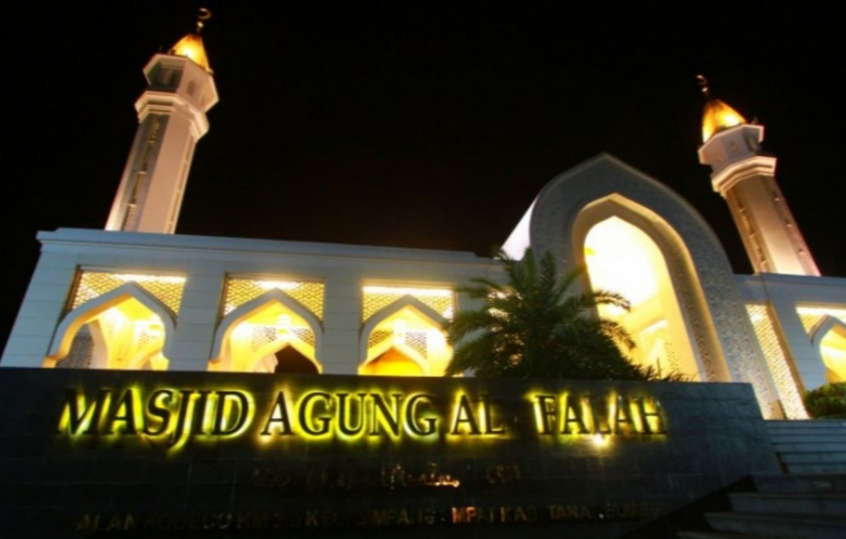 Masjid Agung Al-Falah, Tanah Bumbu tampak malam hari