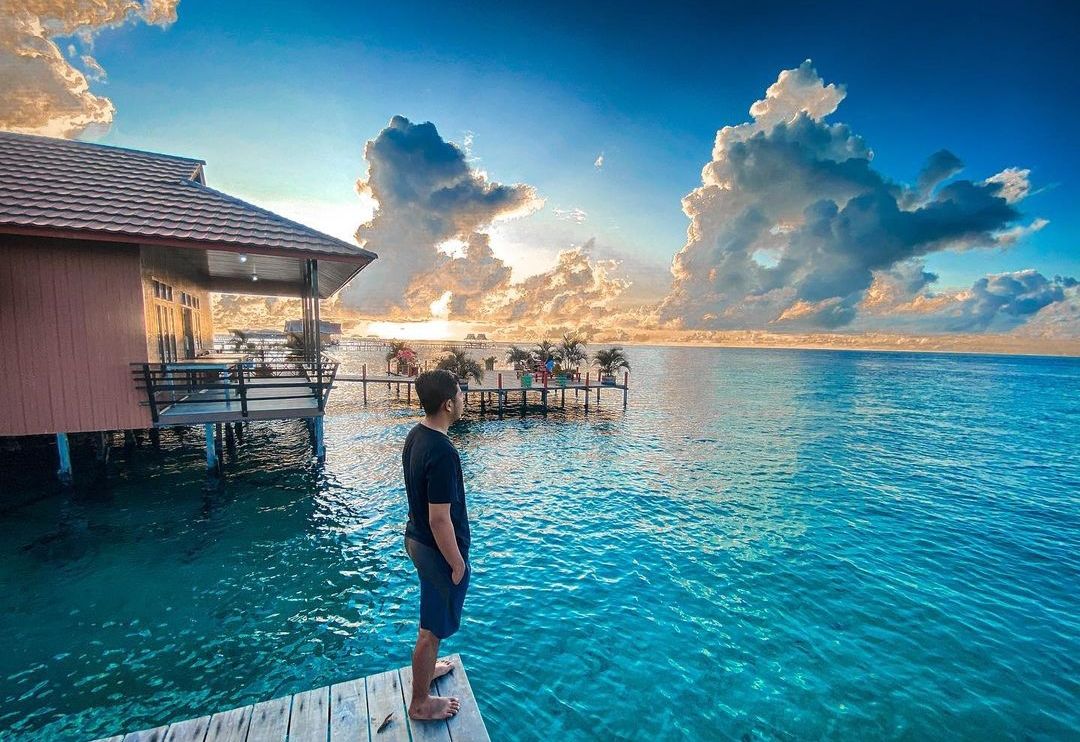 Pantai Kepulauan Derawan, salah satu pantai terindah di Indonesia