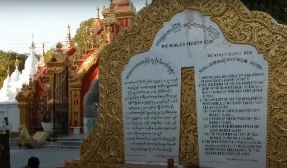 Buku Terluas di Dunia di Pagoda Kuthodaw. 