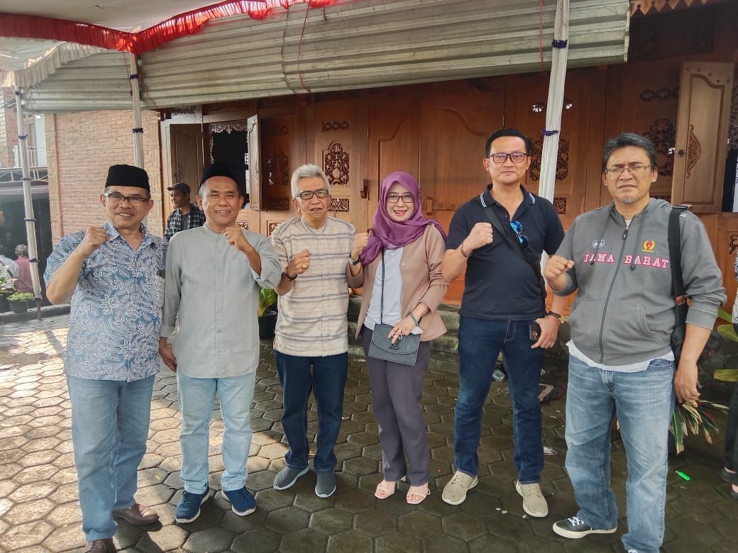  Alumni Unpad Balad Ganjar usai Open House dengan Ganjar Pranowo di Tawangmangu Jateng
