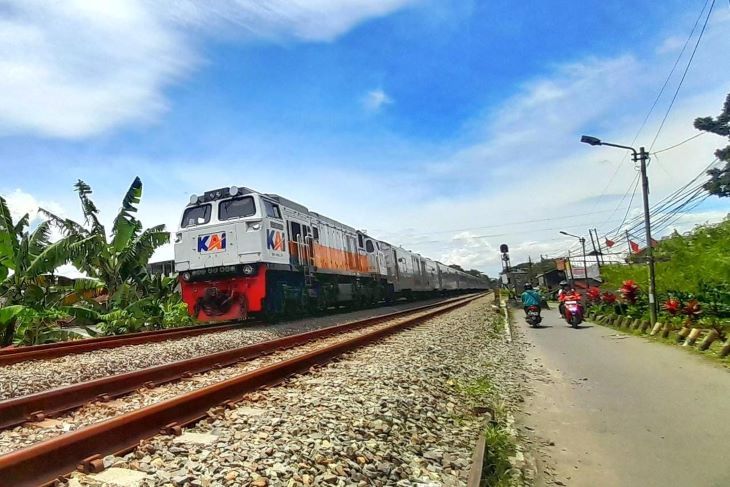 Kereta Api yang dioperasikan PT KAI Daop 2 Bandung