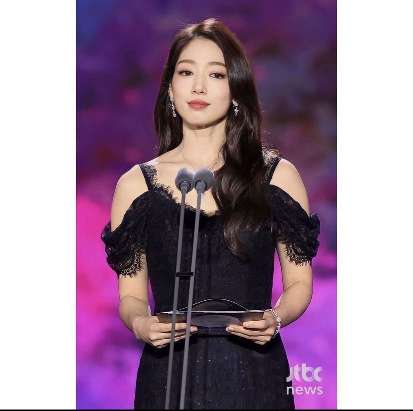 Park Shin Hye di di Baeksang Arts Awards ke-59