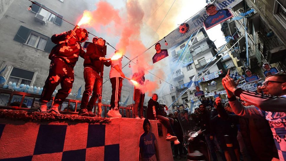 Fans Napoli Rayakan Penyambutan Gelar Juara Scudetto