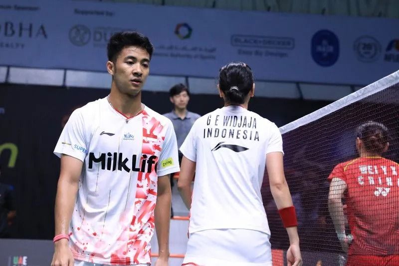 Ganda campuran Dejan Ferdinansyah/Gloria Emanuelle Widjaja dipaksa mengakui keunggulan Jiang Zhen Bang/Wei Ya Xin pada babak semifinal Kejuaraan Badminton Asia (BAC) 2023 yang berakhir dengan kekalahan 17-21, 15-21, Sabtu 29 April 2023