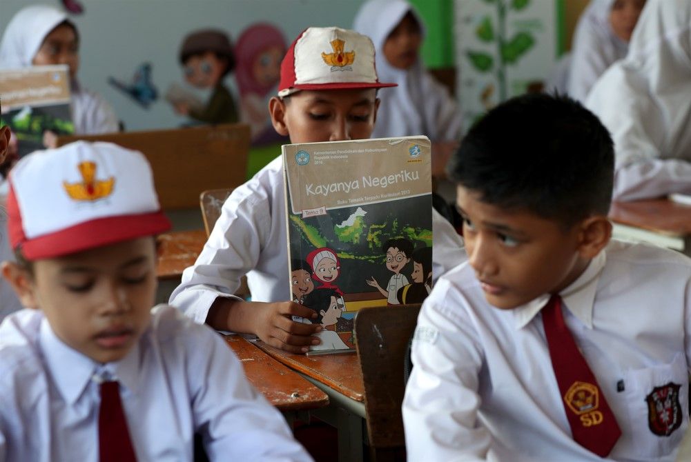 Aktivitas belajar mengajar saat hari pertama masuk sekolah di SD Negeri 42, Banda Aceh, Aceh, Selasa, 2 Mei 2023.