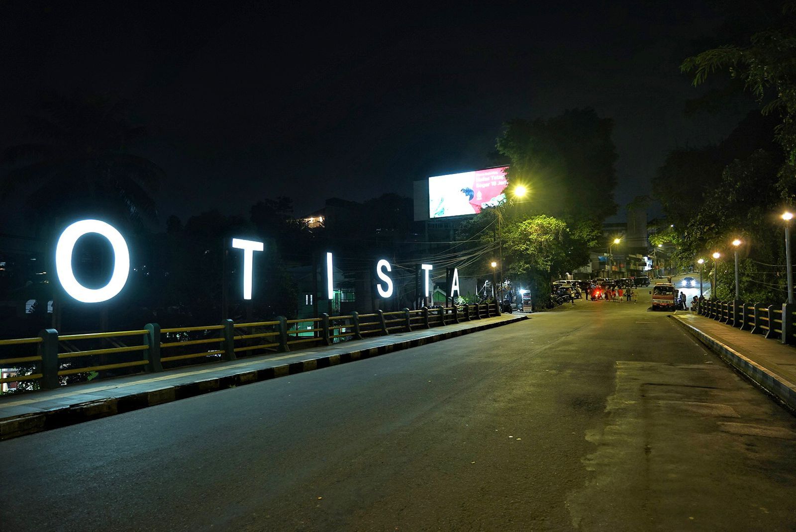 Suasana penutupan jalan Otista Bogor pada Senin malam 1 Mei 2023. Wali Kota Bogor Bima Arya meminta maaf kepada masyarakat.