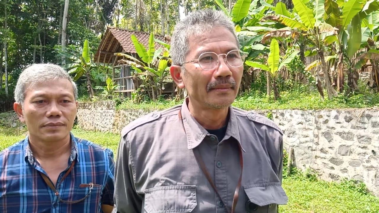 Administratur Perhutani KPH Ciamis, Edy Satmoko (kanan).*/kabar-priangan.com/Istimewa