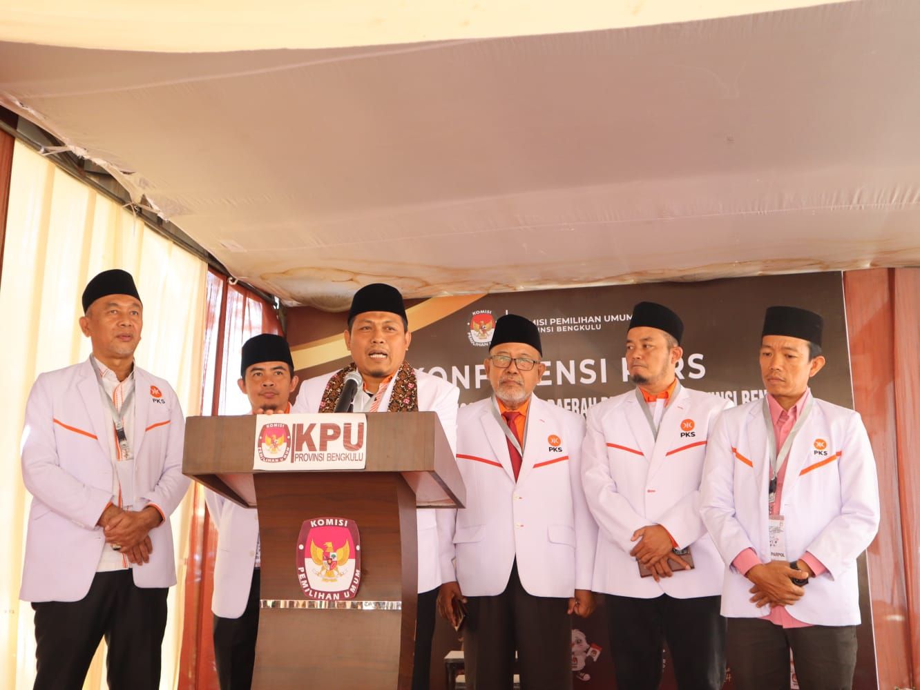 Ketua DPW PKS Provinsi Bengkulu, Sujono SP MSi menyatakan dengan bangga bahwa PKS Bengkulu menjadi partai politik pertama yang mendaftar di KPU 