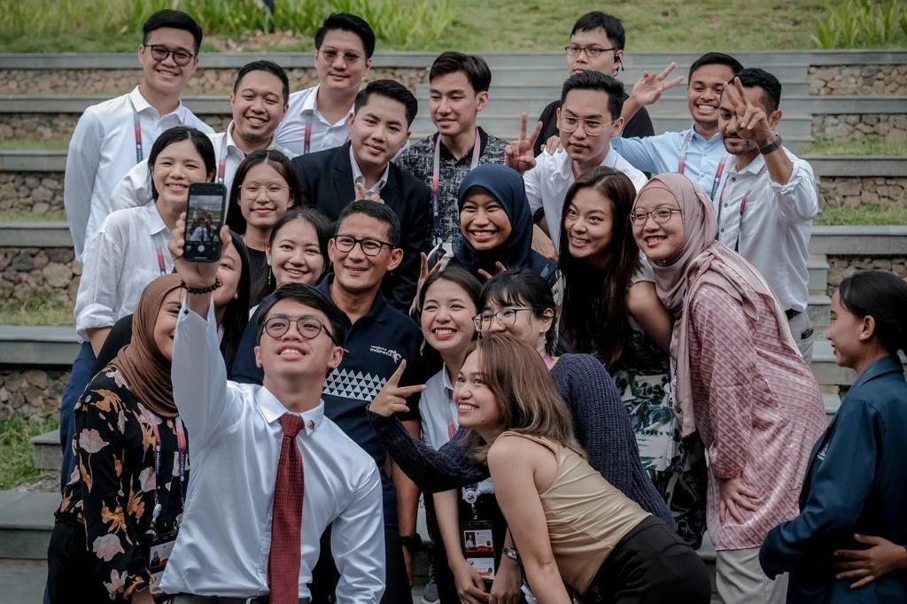 Sandiaga Uno Ajak Pemuda ASEAN Promosikan Pariwisata Labuan Bajo di Media Sosial
