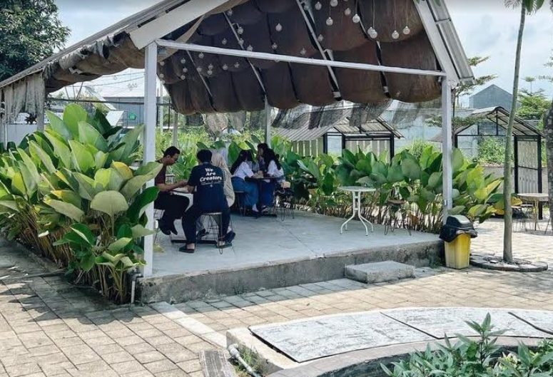 Rest K Garden Cafe, kafe hits instagramable lengkap dengan menu dan alamat di Sidoarjo