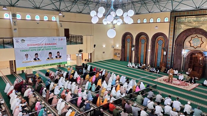 Ratusan calon jemaah haji Kota Cimahi mengikuti manasik haji pada Senin, 15 Mei 2023 di Masjid Agung Cimahi.